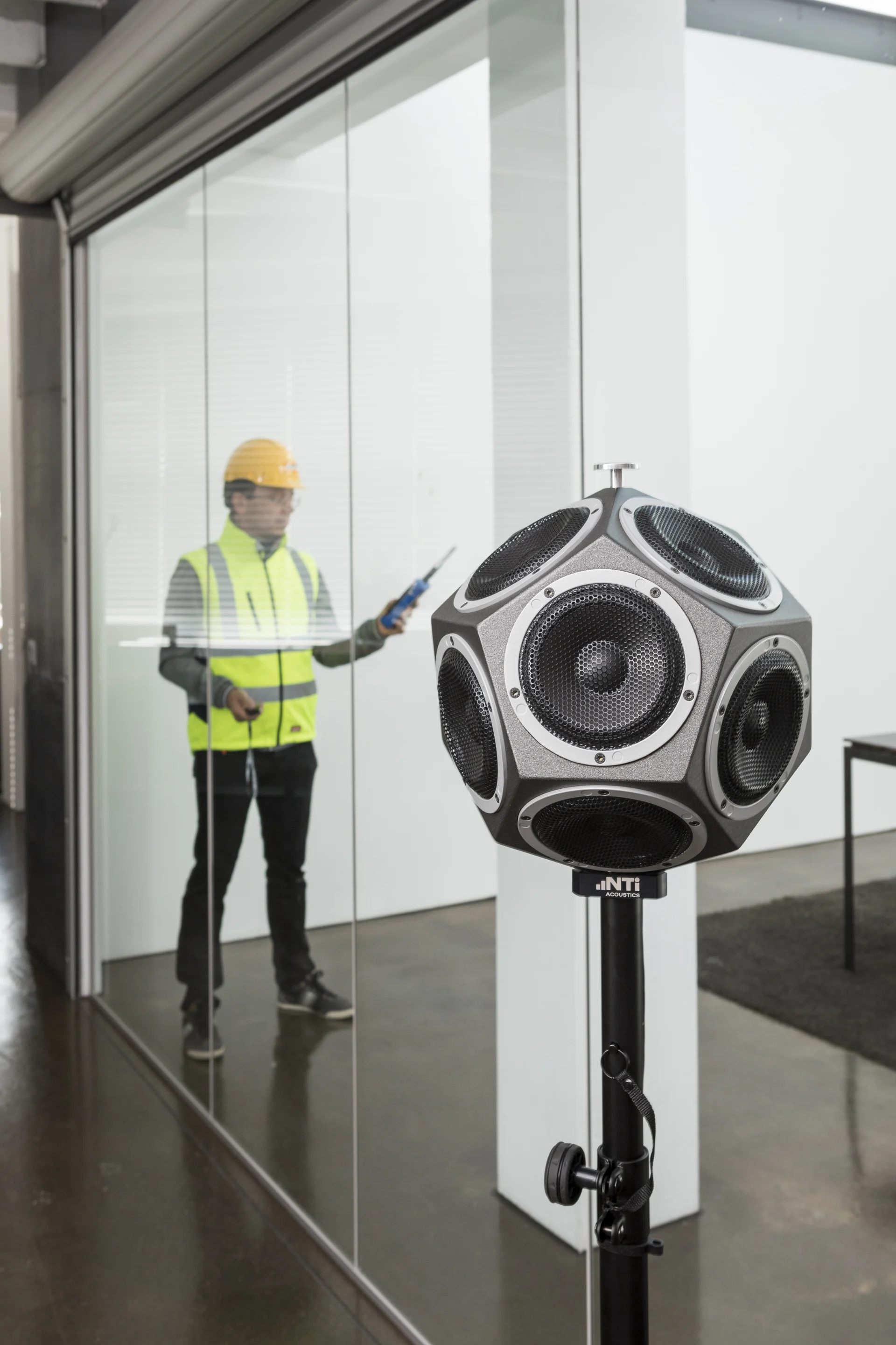 Nti Ds3 Xl2 Sound Insulation Measurement Safety Clothing Portrait