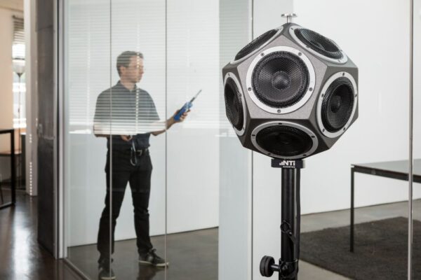 通过 DS3 十二面体声源测量混响时间